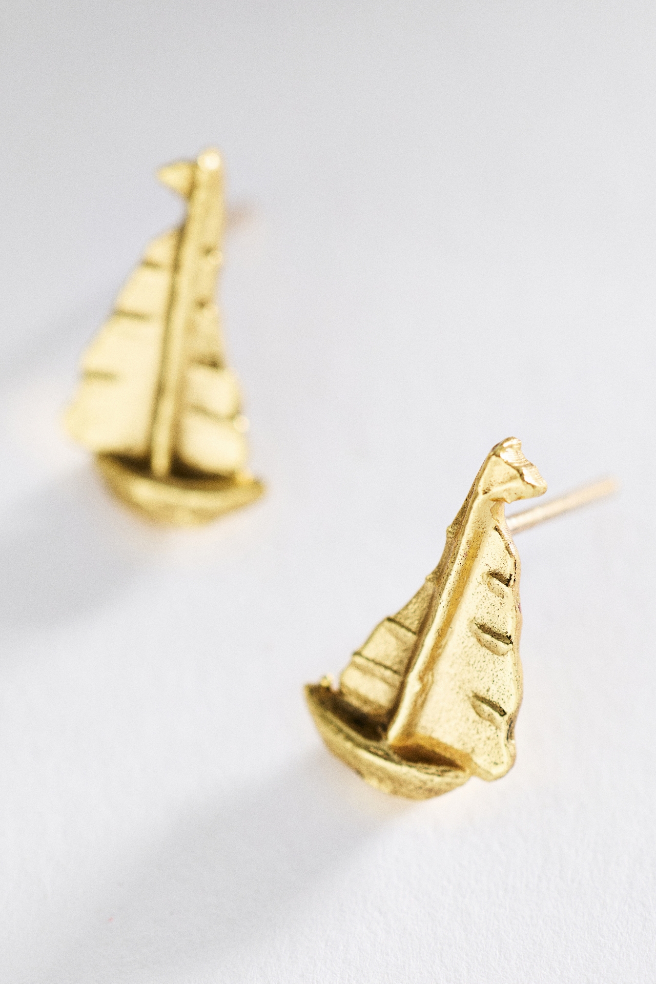 ALEMAIS Calypso Boat Post Earrings