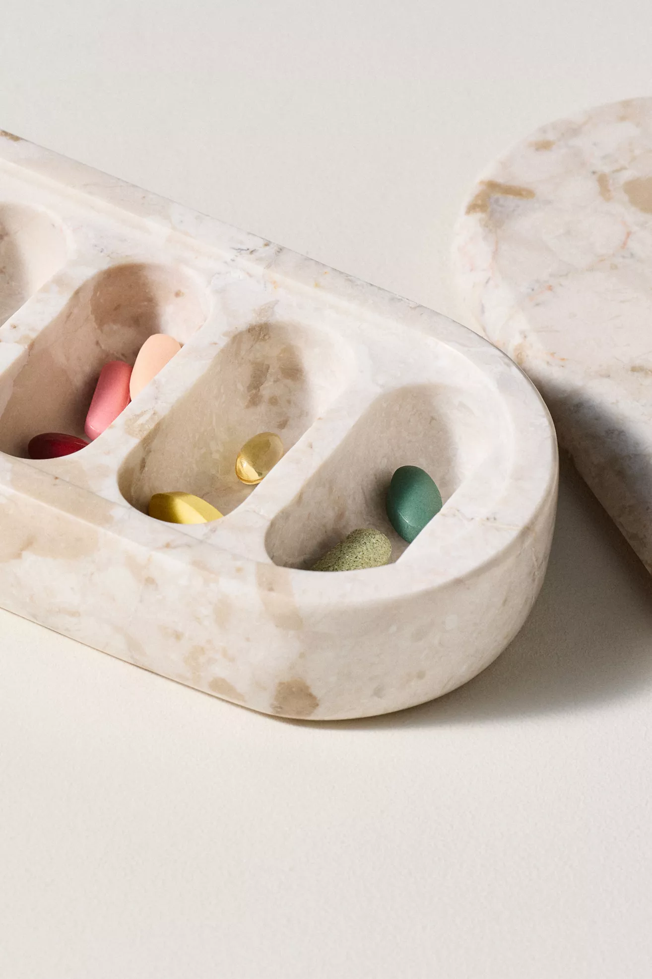 LETTE Calacatta Marble Pill Dish - thumbnail 3