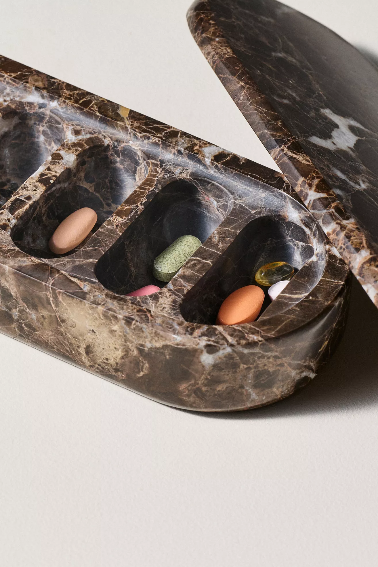 LETTE Calacatta Marble Pill Dish - thumbnail 5