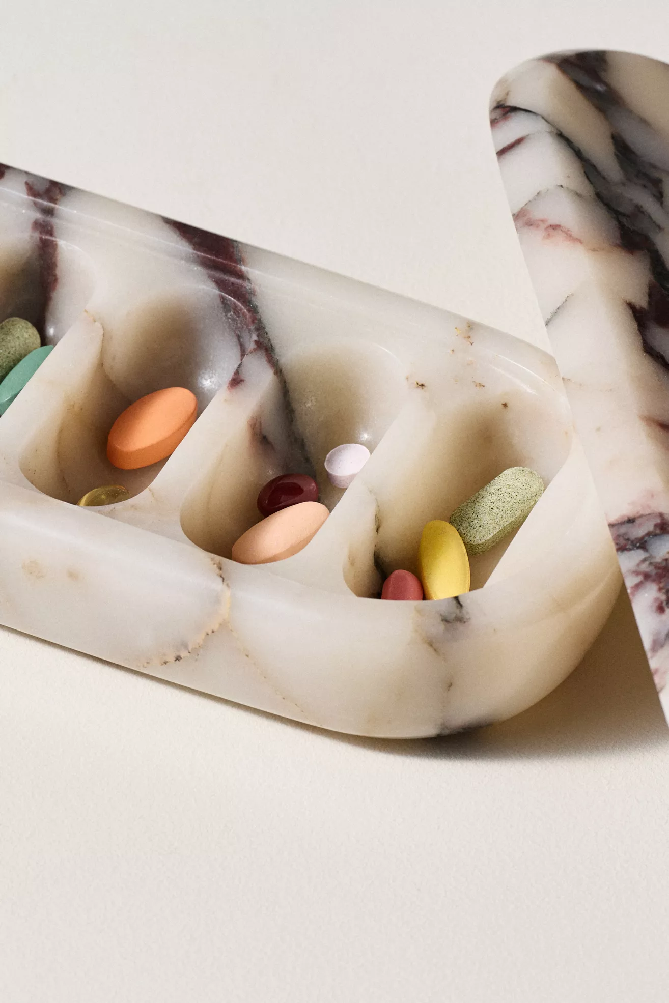 LETTE Calacatta Marble Pill Dish - thumbnail 8