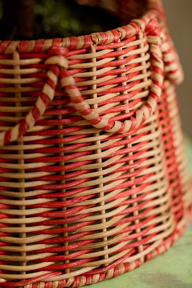 Striped Scallop Woven Rattan Tree Skirt #1
