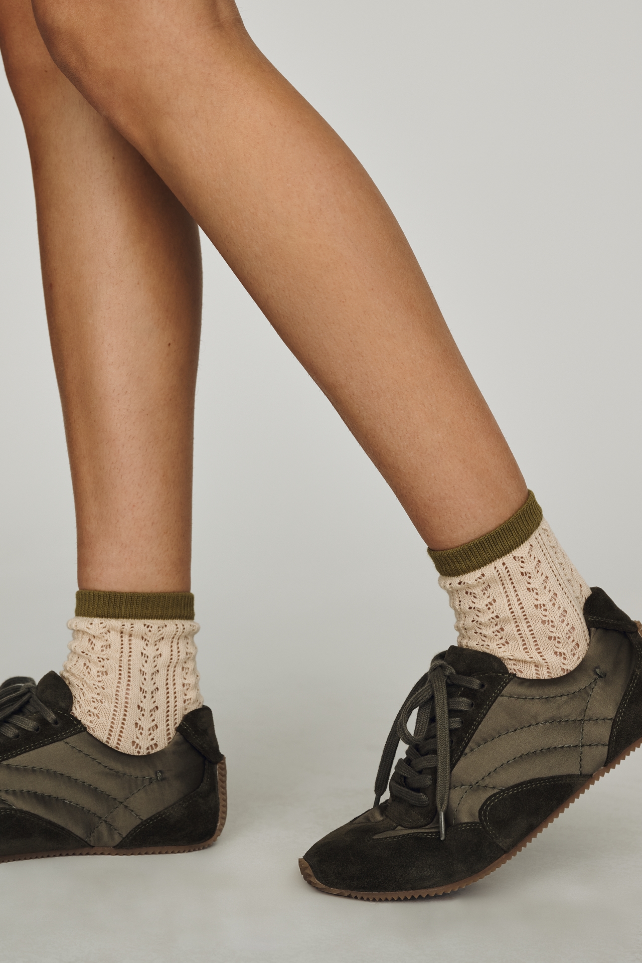Pointelle Contrast Socks