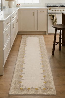 Tufted Wool Floral Border Rug