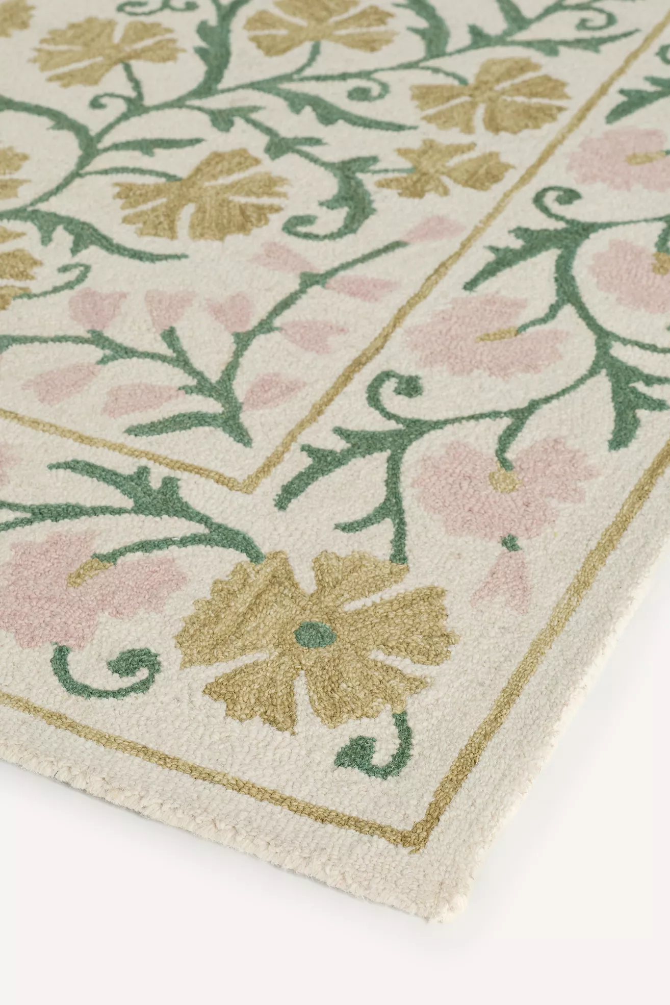 Maria Tufted Wool Persian-Inspired Rug - thumbnail 3