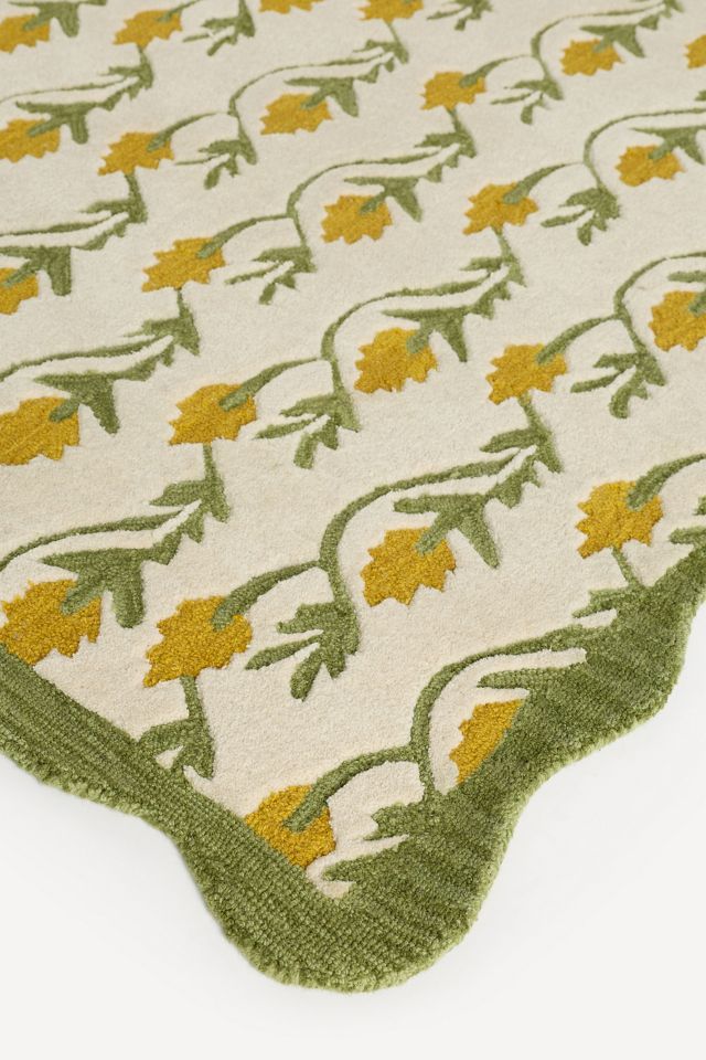 Folk Flower Hand-Tufted Scallop Wool Rug #1