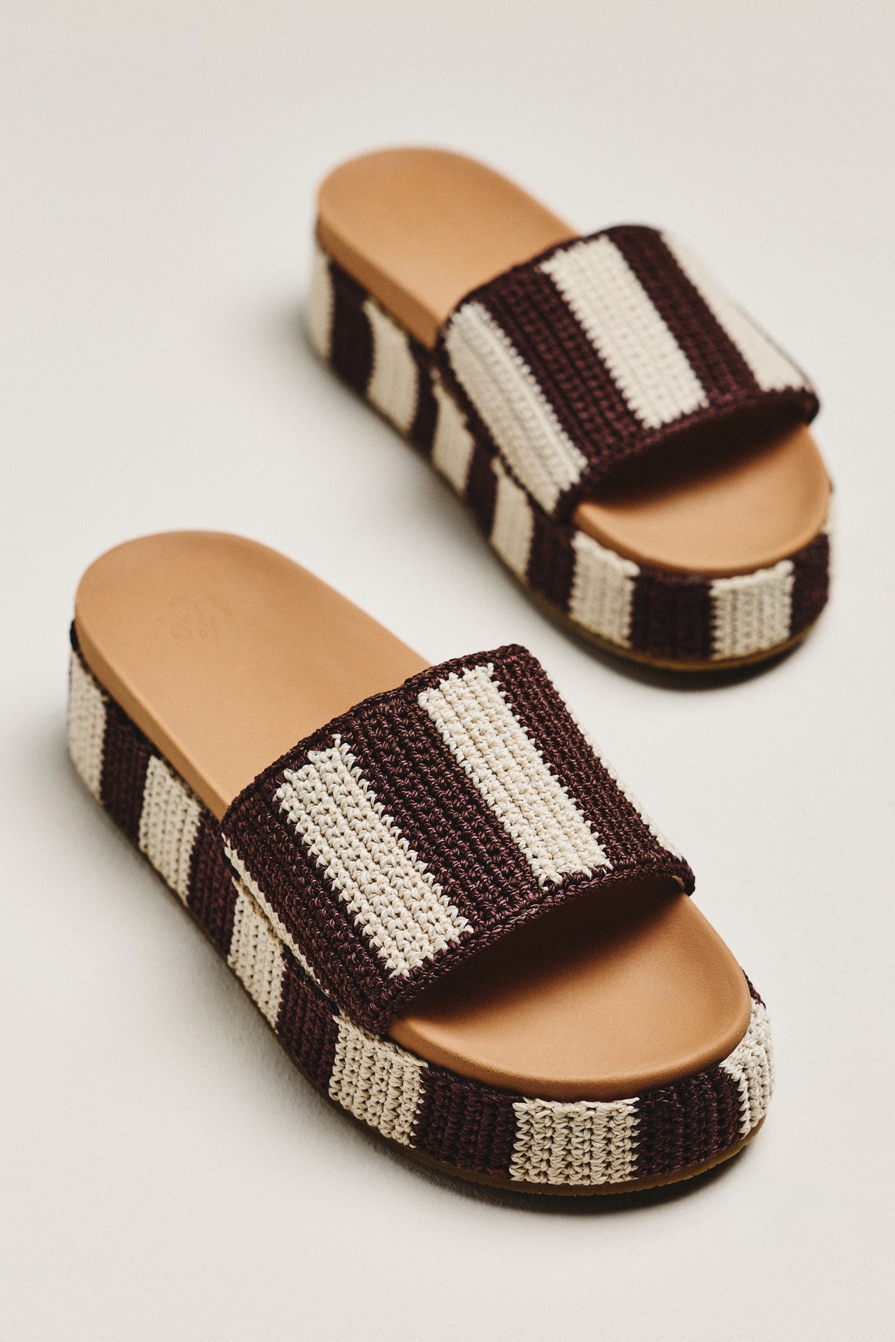 The Sak Olivia Platform Slides