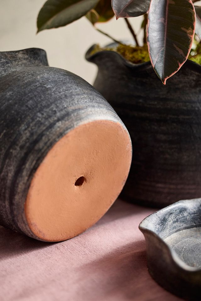 Black Terracotta Pie Crust Rim Planter, Round #1