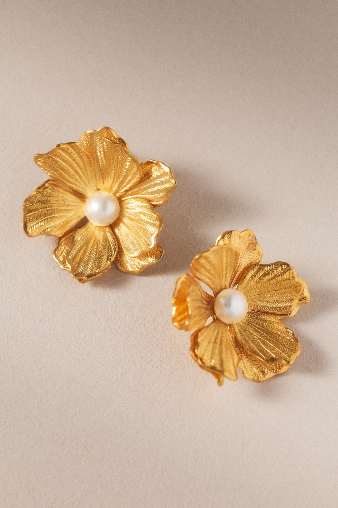 The Pink Reef Sunburst Flower Earrings