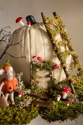 Wooden Pumpkin Cottage Stake Set