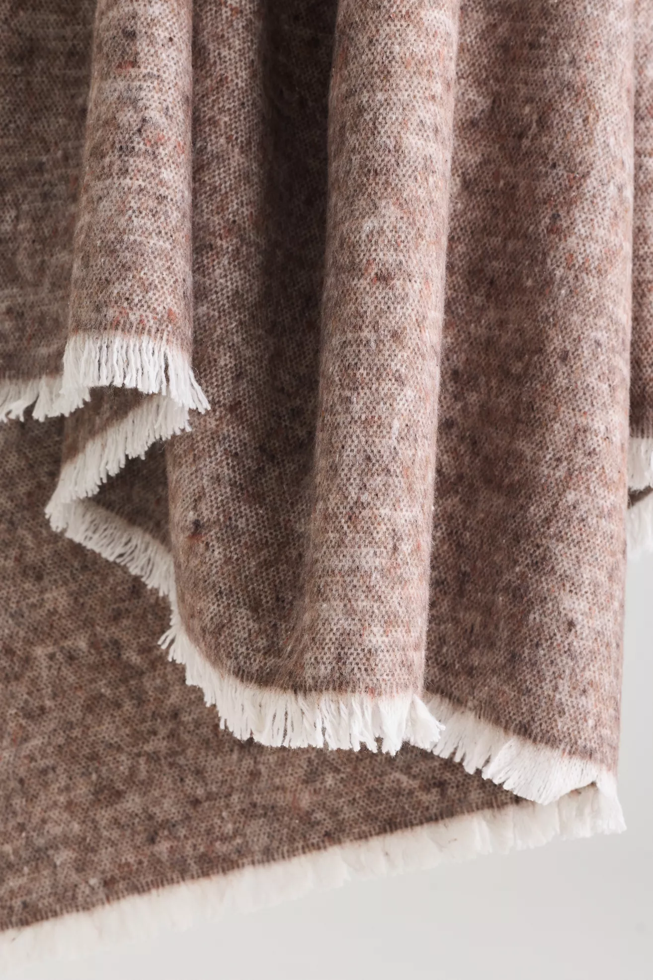 Lands Downunder Cinder Mist Throw Blanket - thumbnail 3