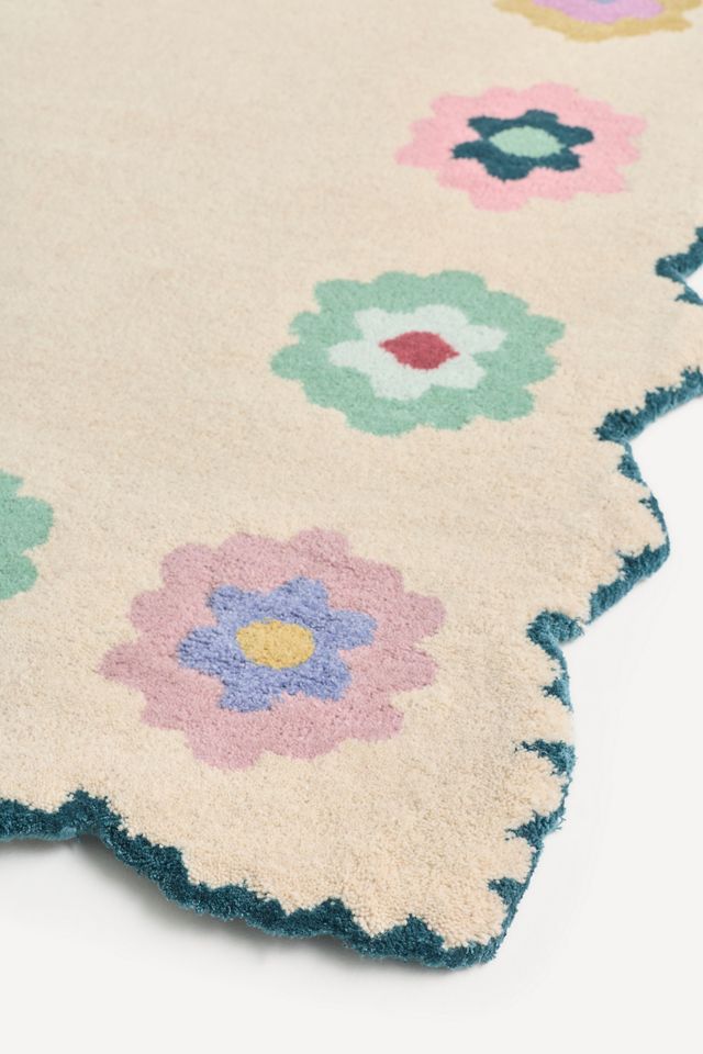 Mildred Tufted Wool Scalloped-Edge Rug #1
