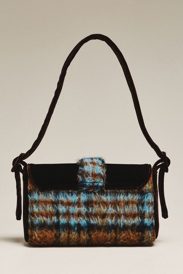 Sac baguette en velours à bandoulière Maeve #1