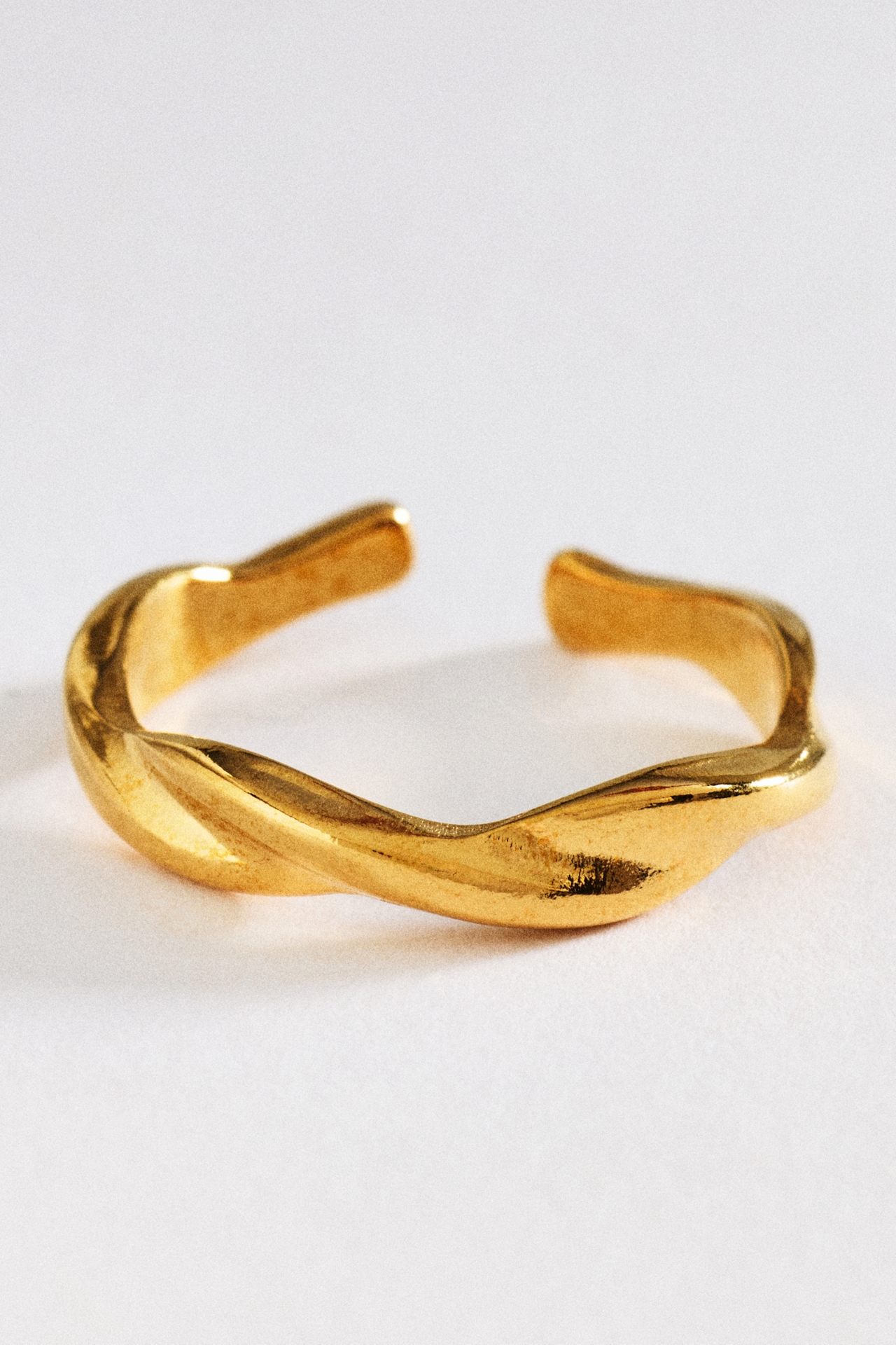 Twisted Water-Resistant Ring