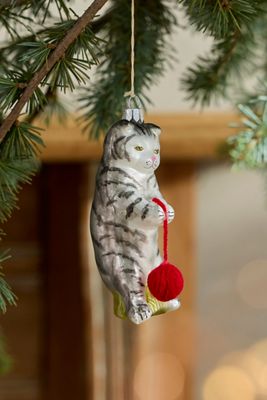 Terrain Cat with Yarn Glass Ornament