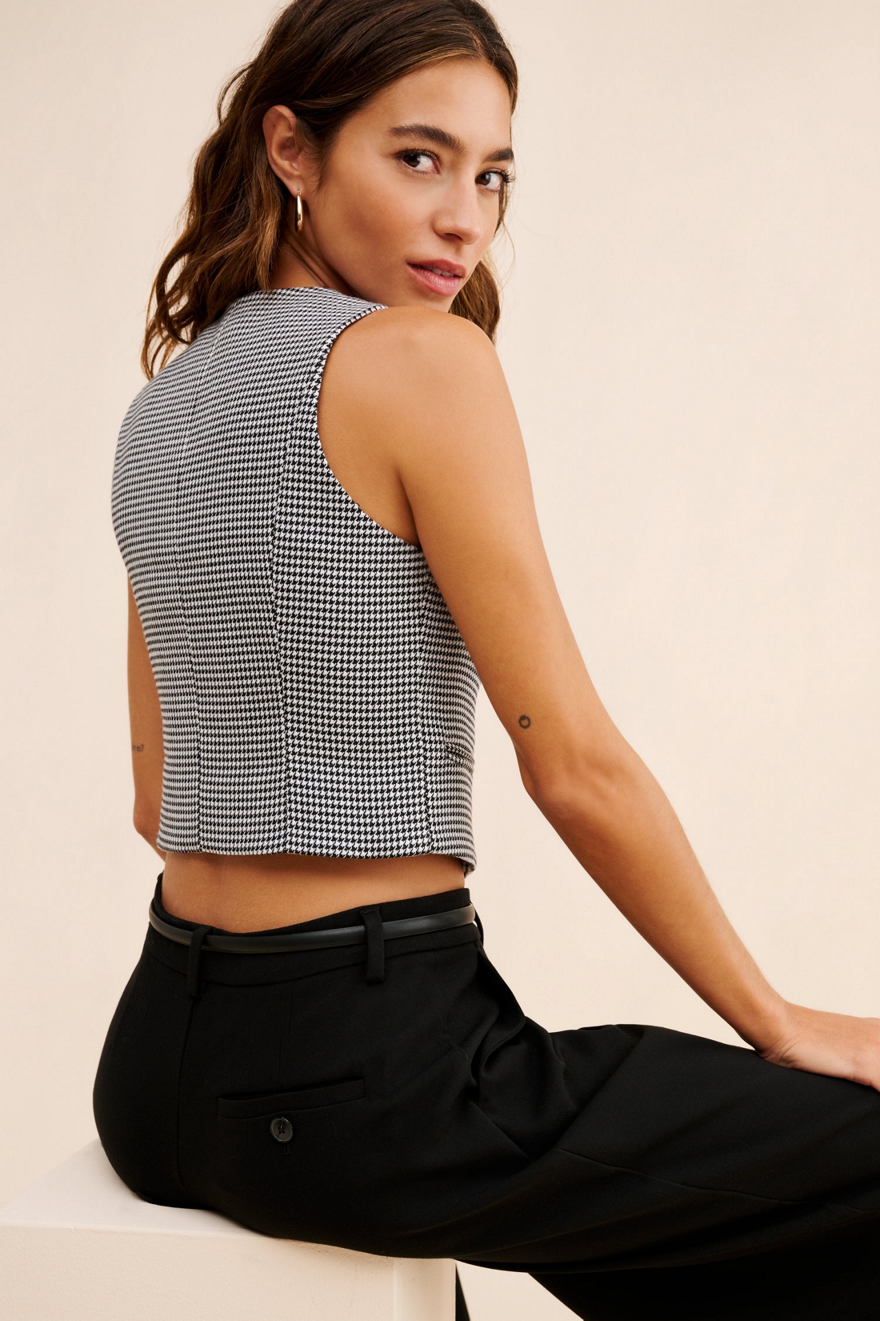 Favorite Daughter Houndstooth Cropped Vest