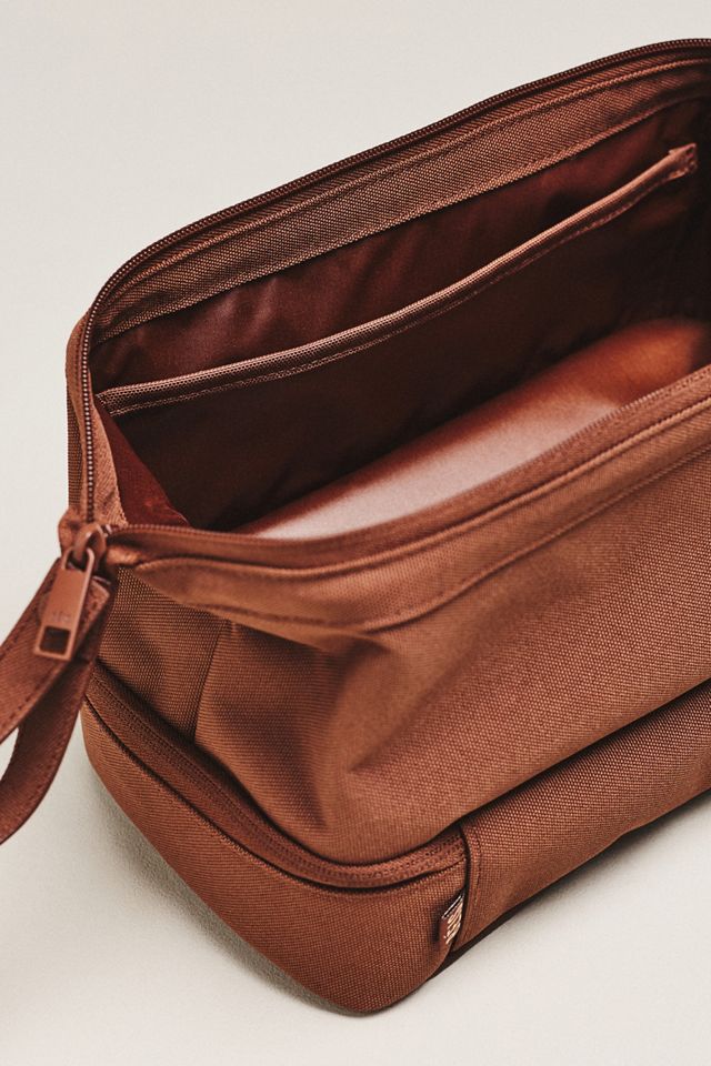 BÉIS The Dopp Kit #2