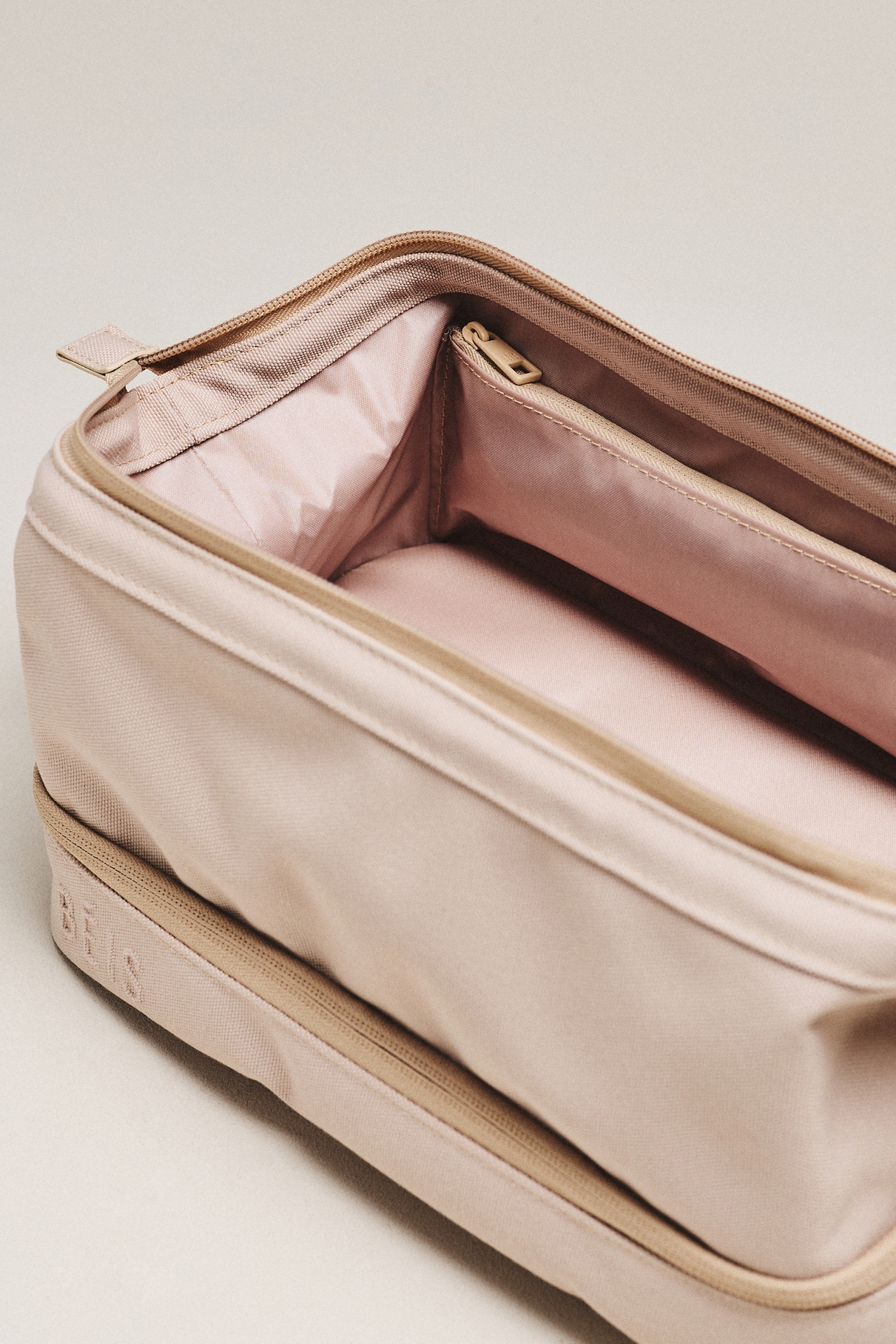 BÉIS The Dopp Kit