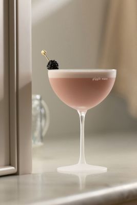 After Hours "Giggle Water" Mattiertes Coupé-Glas