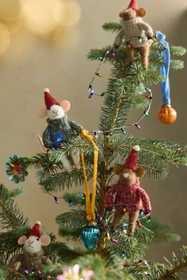 Trimming the Tree Illuminated Felt Critter Scene