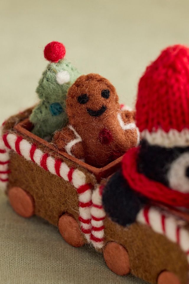 Gingerbread Train Felt Critter Scene #1