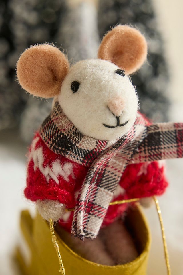 Sledding Mouse Felt Critter #1