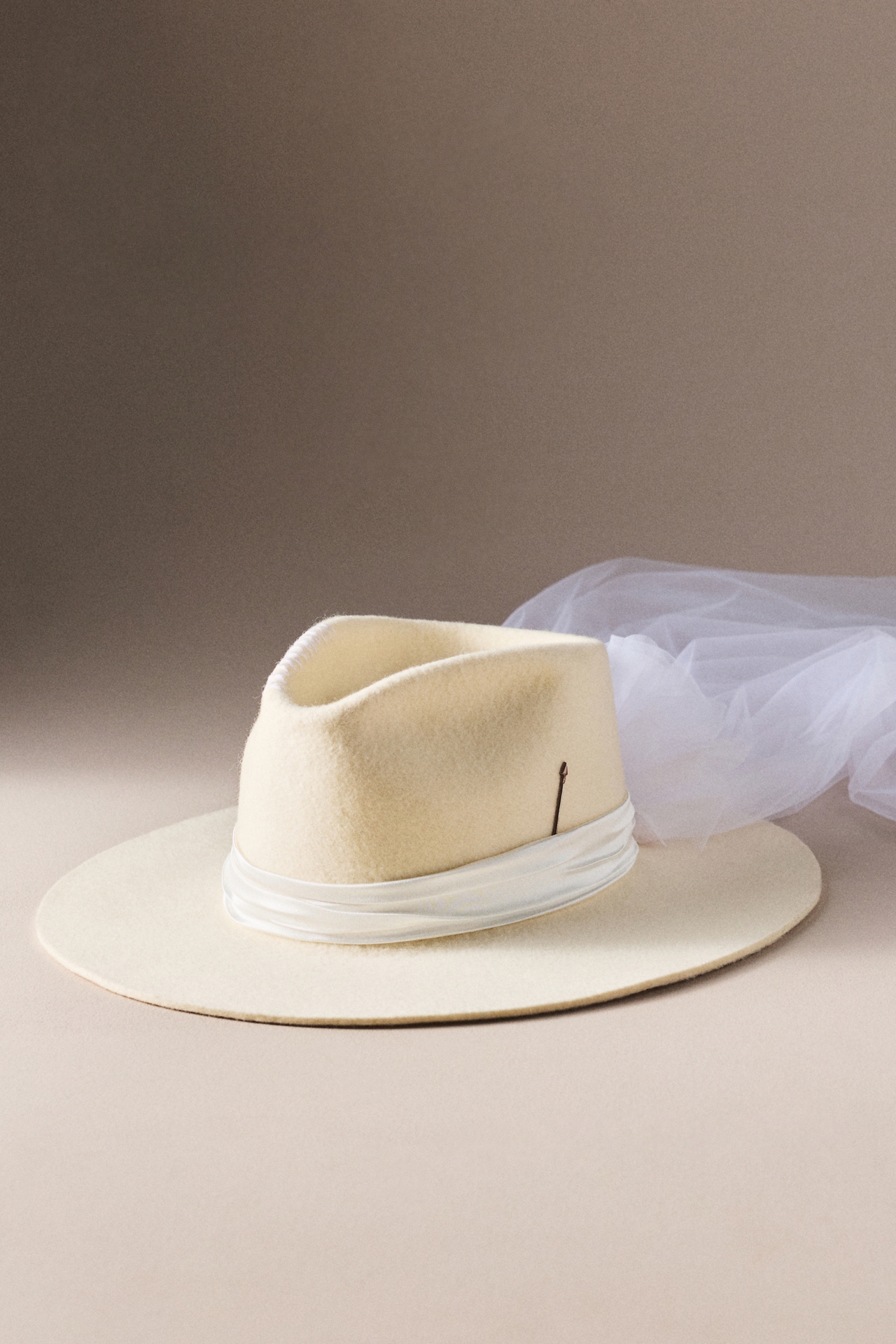 Meshika Happily Ever After Hat With Veil