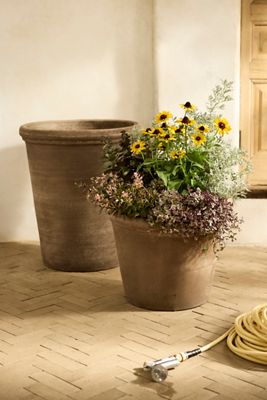 Outdoor Bergs Flora Terracotta Pot, Grey