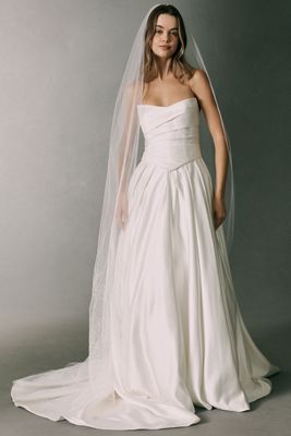 Ofrenda Flora Embroidered Chapel Veil