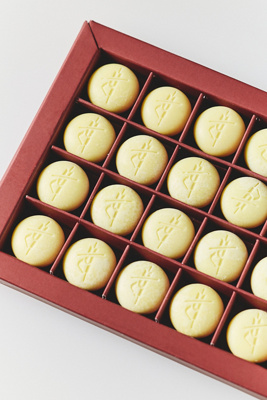 Kate Mcleod The Pebble Palo Santo & Vetiver In Multi