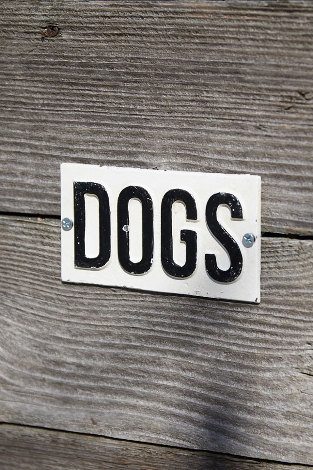 Cast Iron Dogs Sign