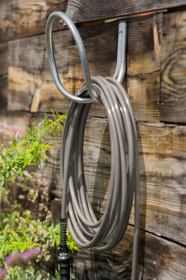 Utility flexible hose holder for Gardens & Irrigation 