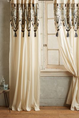Mariana Curtain