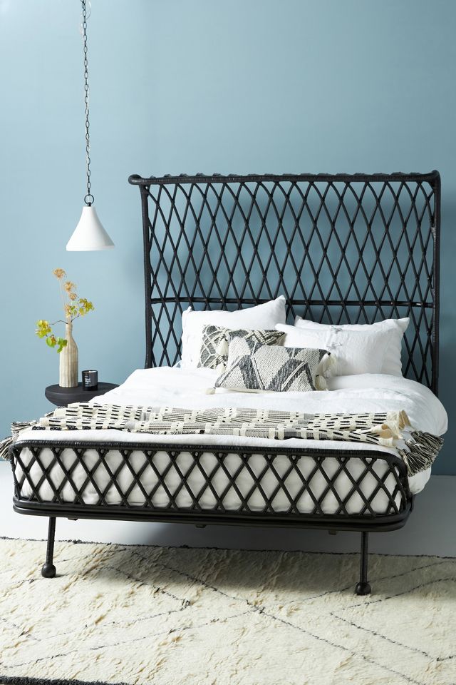 Pari Curved Rattan Bed