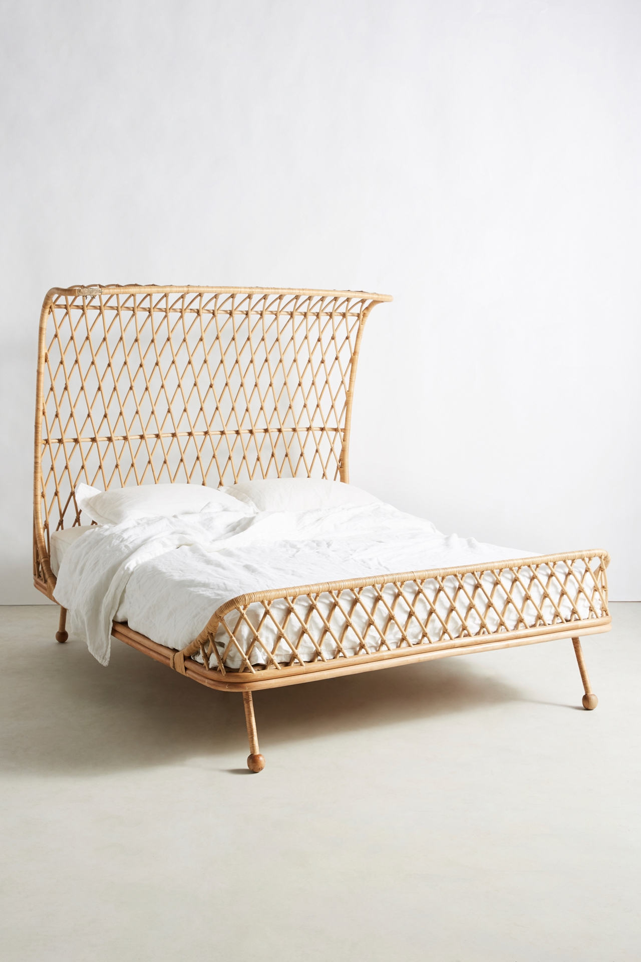 Pari Curved Rattan Bed