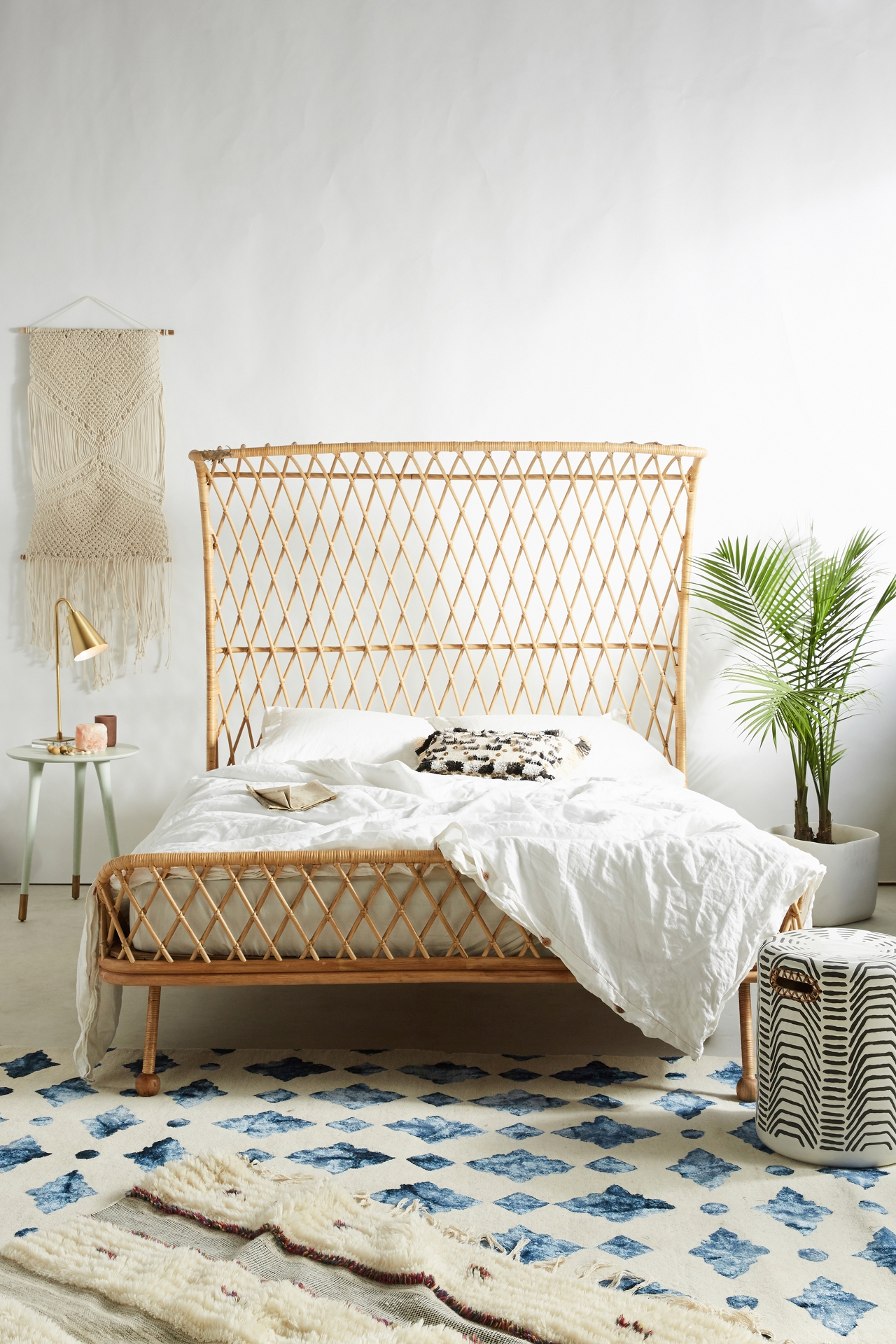 Pari Curved Rattan Bed