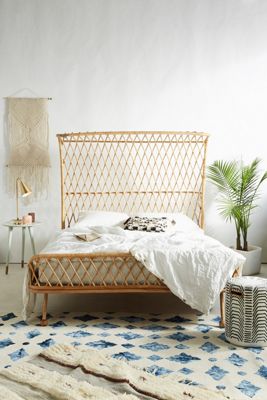 Pari Curved Rattan Bed