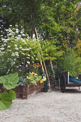 Woven Willow Border Fence Set - Thumbnail 5