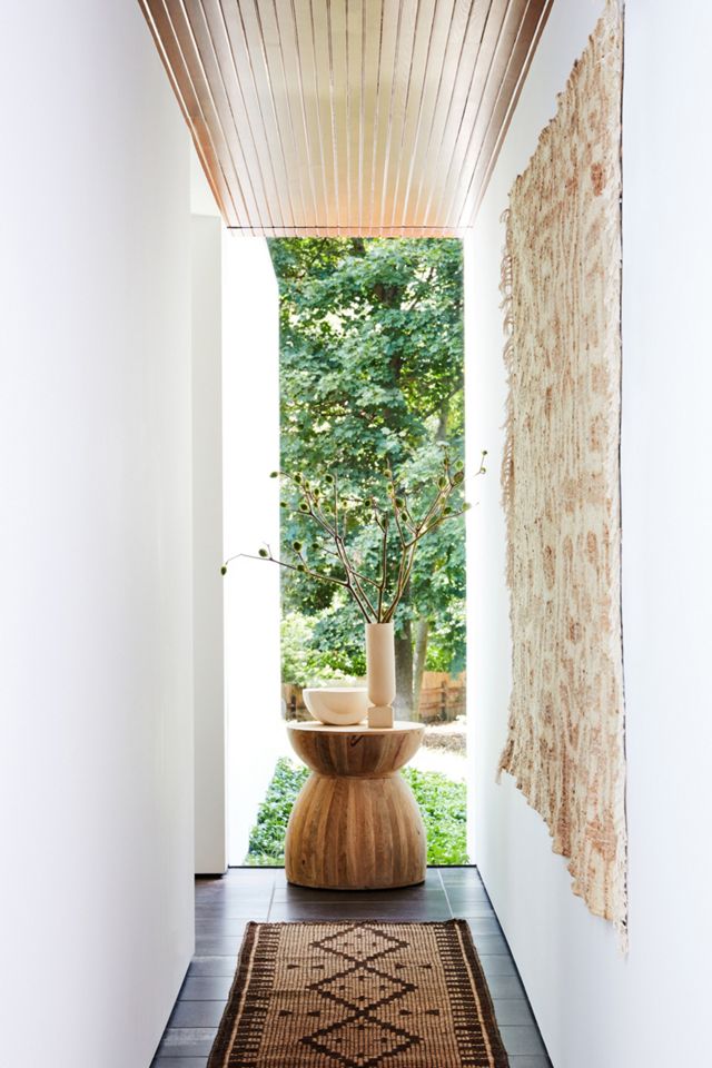 Betania Hourglass Wood Side Table #9