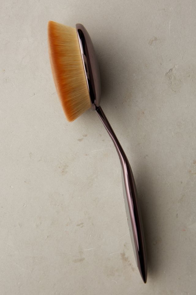 Artis Oval 8 Brush #1