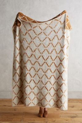 Cozy Diamond Throw
