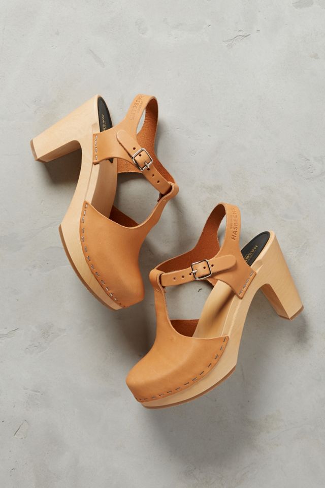 T 2025 strap clogs