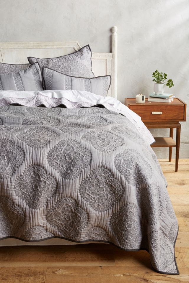 Peonia Coverlet