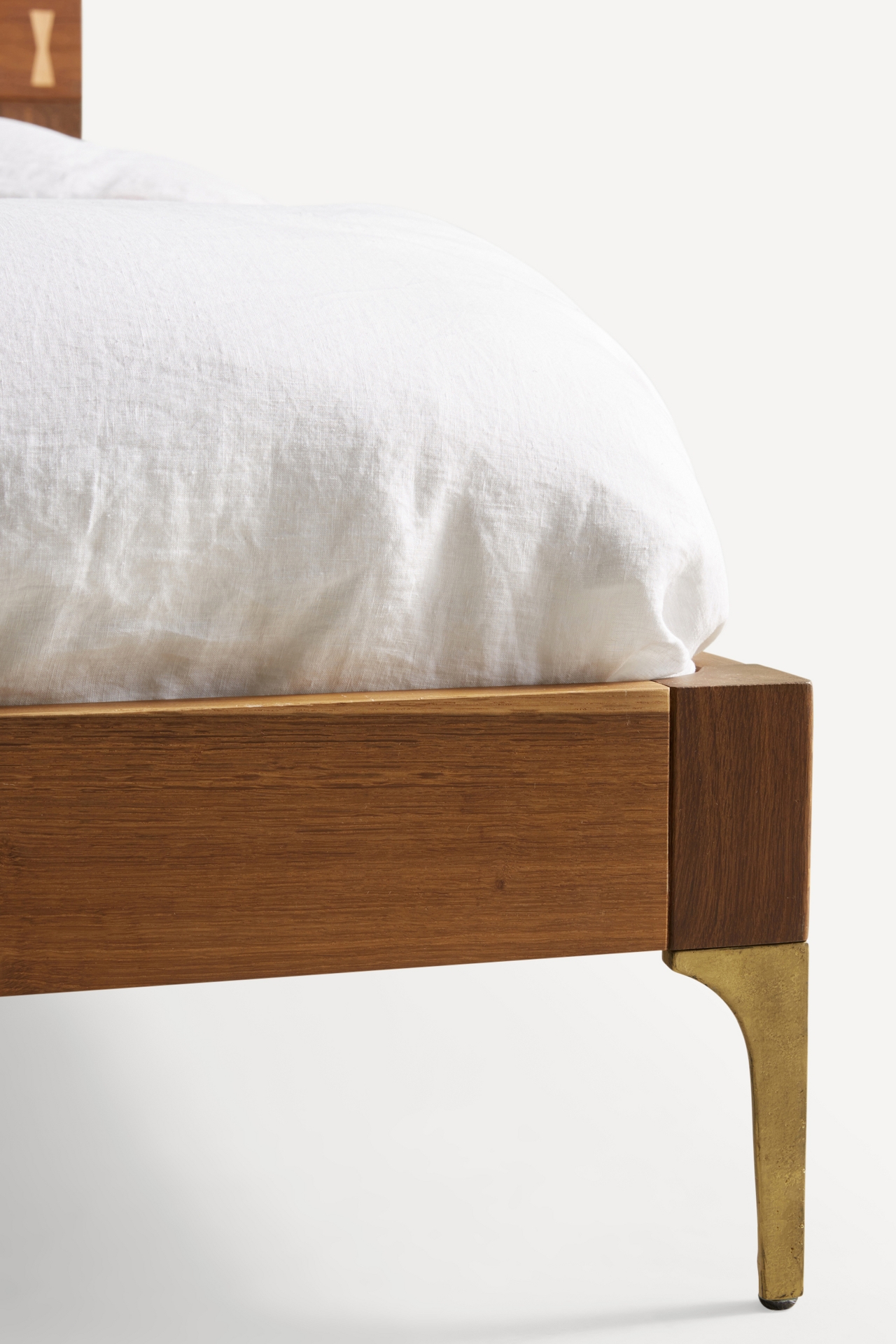 Prana Live-Edge Bed