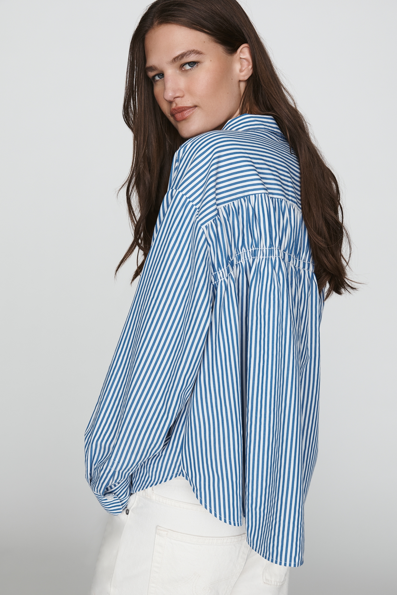 Maeve Shrunken Bennet Ruched-Back Buttondown Shirt