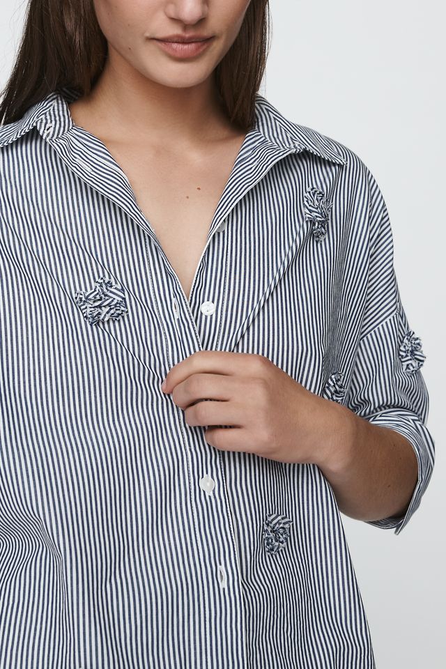 Camicia Oxford Squadrata Mabel con Fiore 3D di Maeve #2