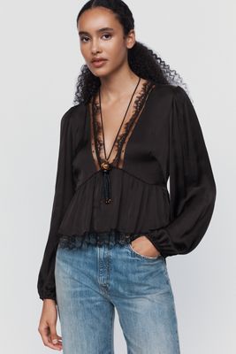 Camicetta in raso con finiture in pizzo e scollatura a V By Anthropologie