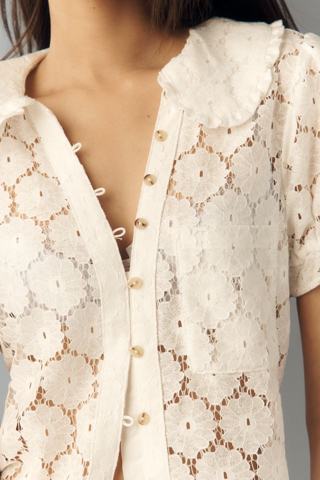 La Blusa Keira con Cuello y Botones de Pilcro: Edición de Encaje #3