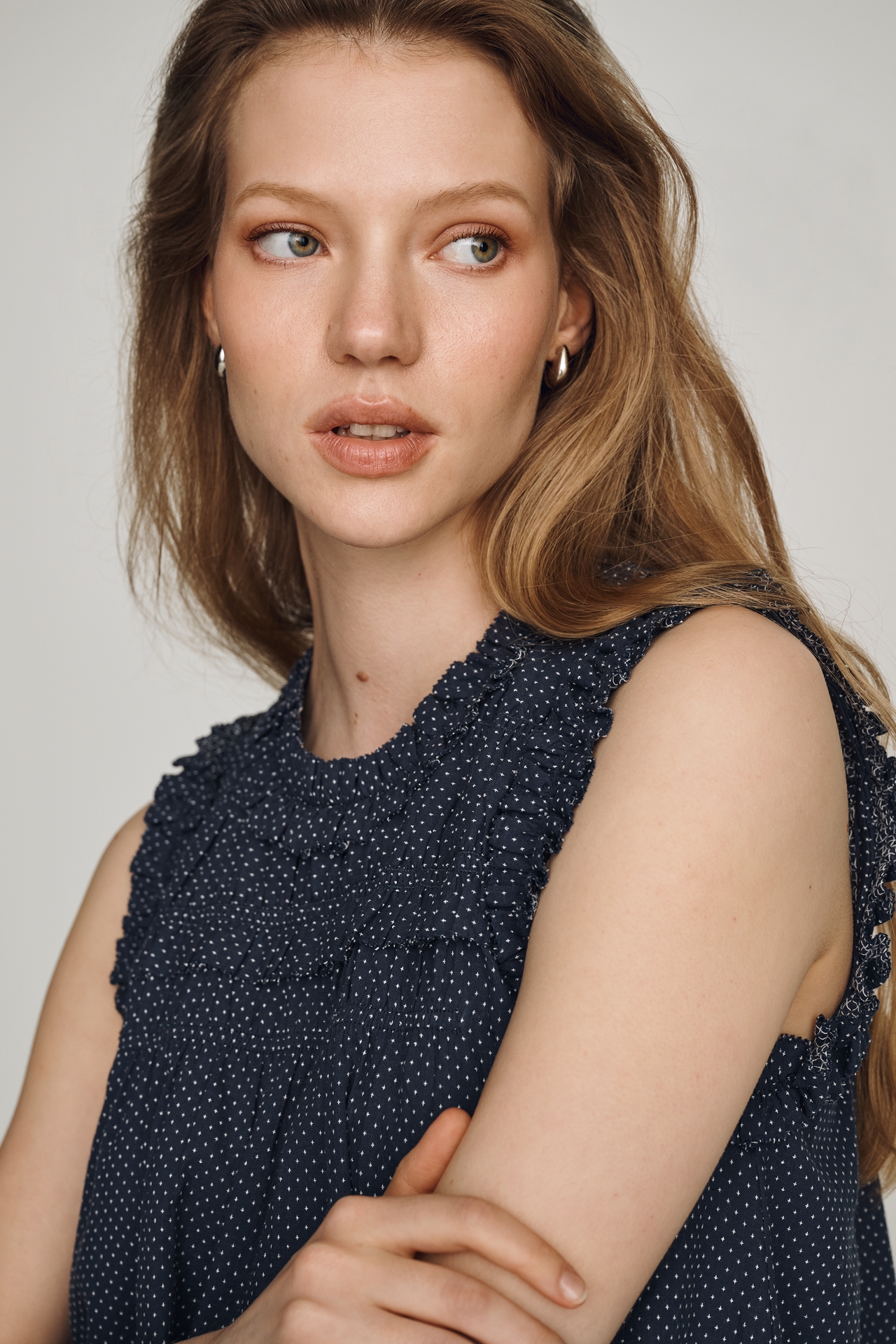 RAISONNEL Ruffle Sleeveless Swing Top