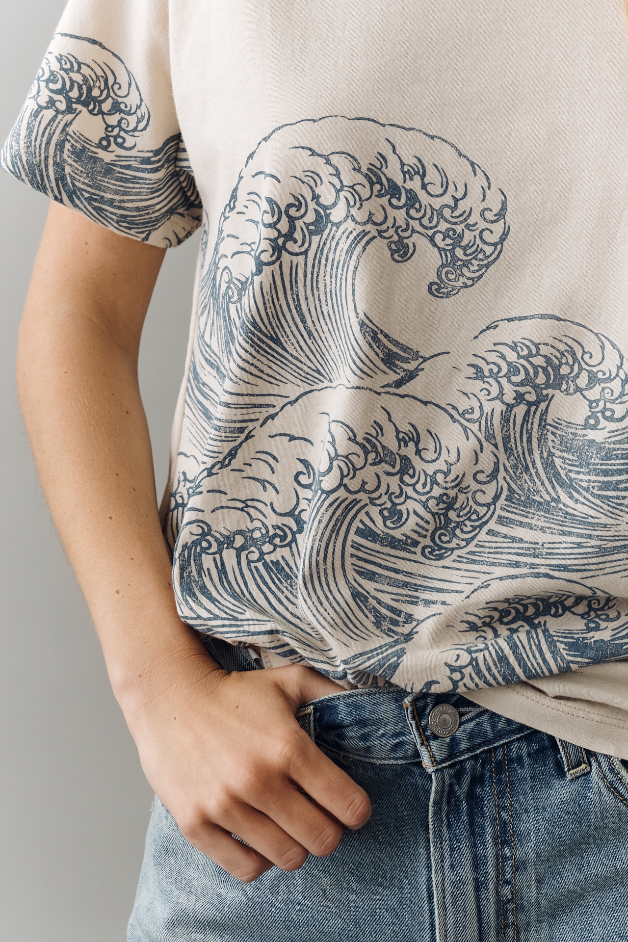 Letluv Wave Graphic Tee