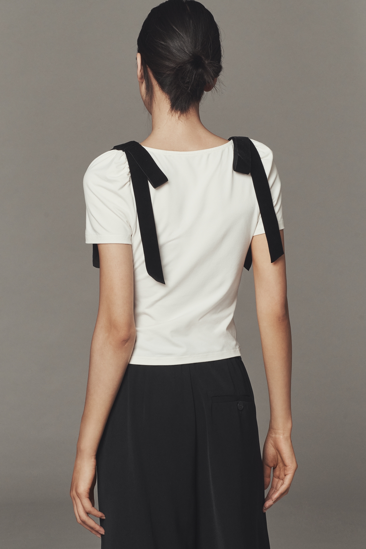 Mare Bow Puff-Sleeve V-Neck Top